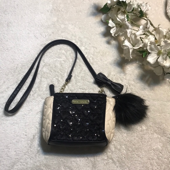 Betsey Johnson Handbags - {Betsey Johnson} crossbody Purse